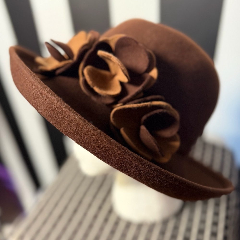 NWOT Liz Claiborne 100% Wool Brown Flower Cloche Fedora Festival Hat
